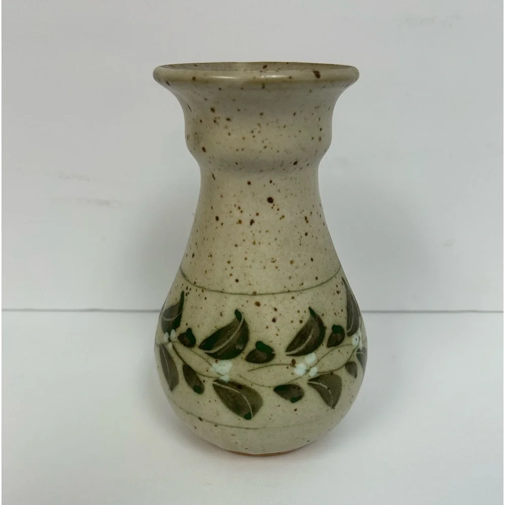 Vase/ pottery/ beautiful colors approx. 7”H by 3”/ please see pictures